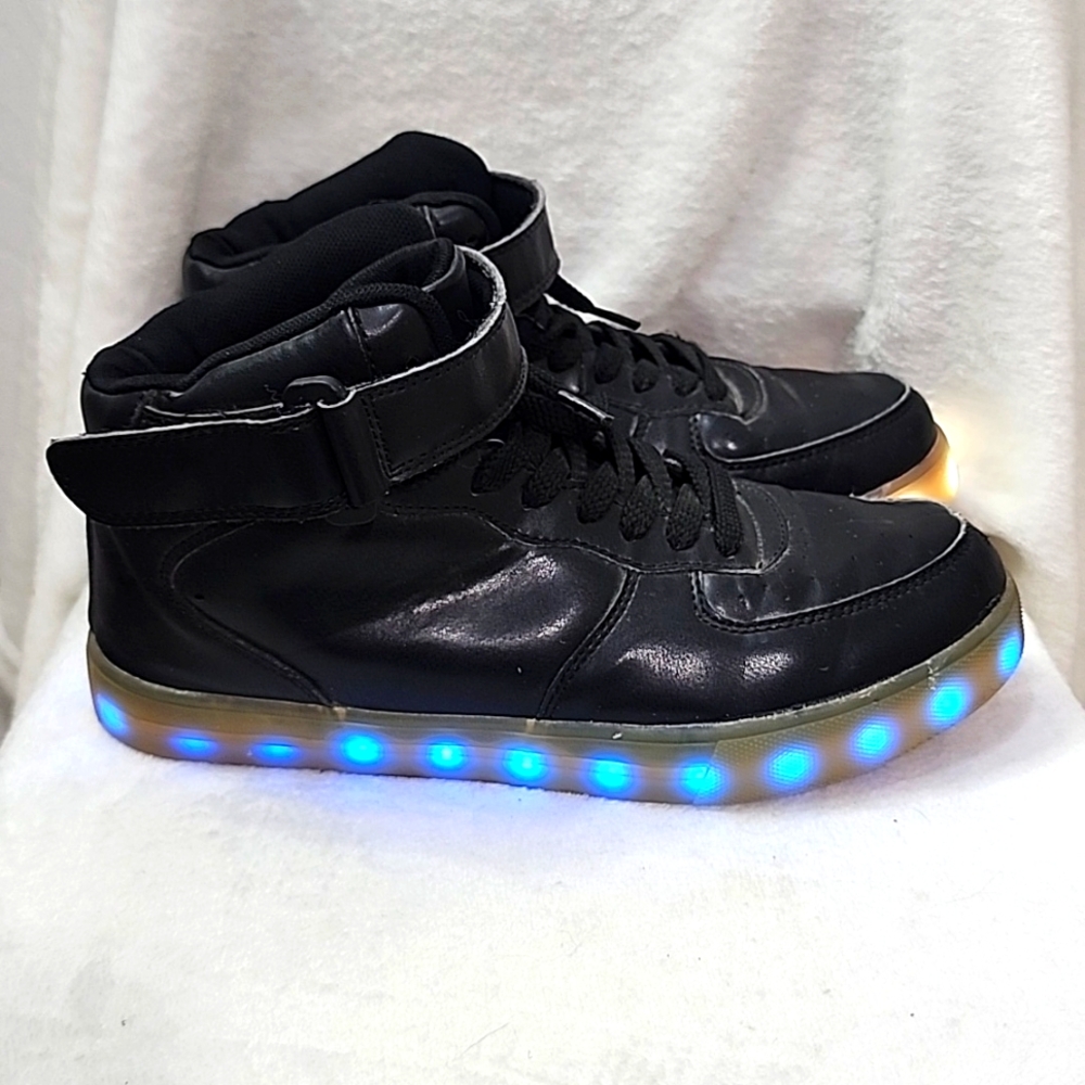 Men's Black Light Up Sneakers 40 (7/7.5)
